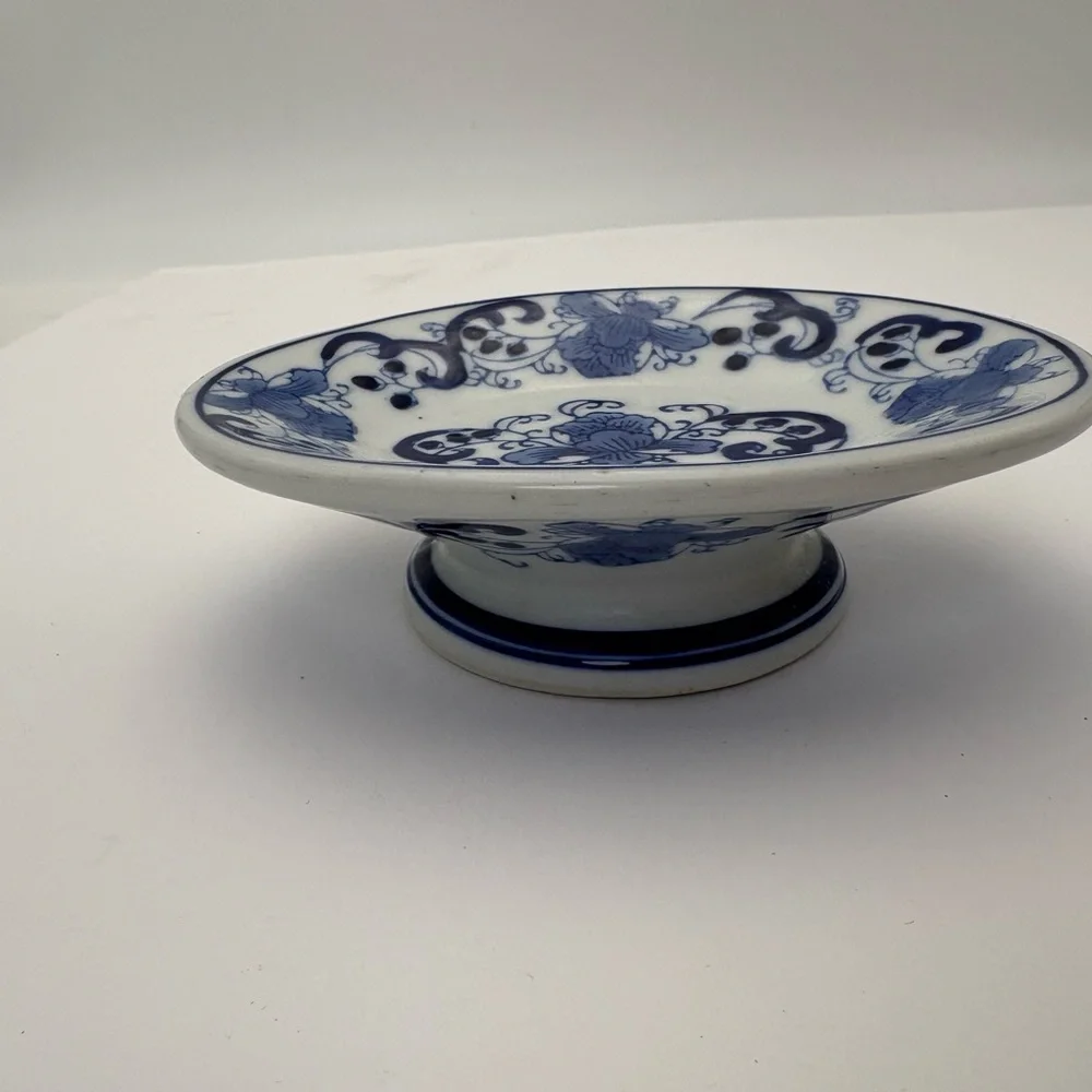 Vintage Pedestal Chinoiserie Blue and White Floral Ceramic Soap Dish